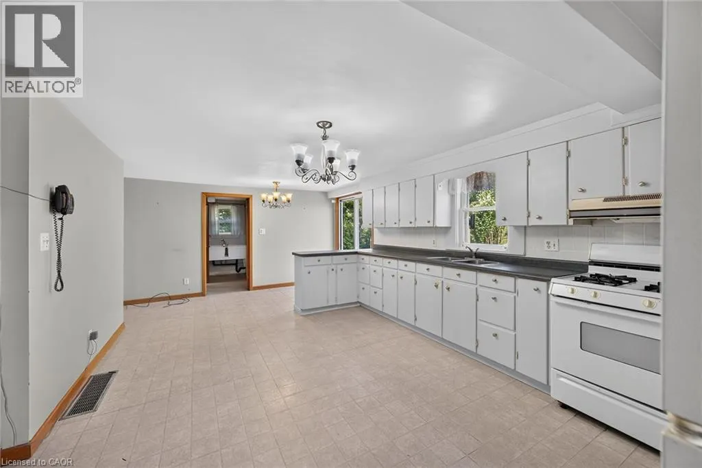 833 LYNN VALLEY Road