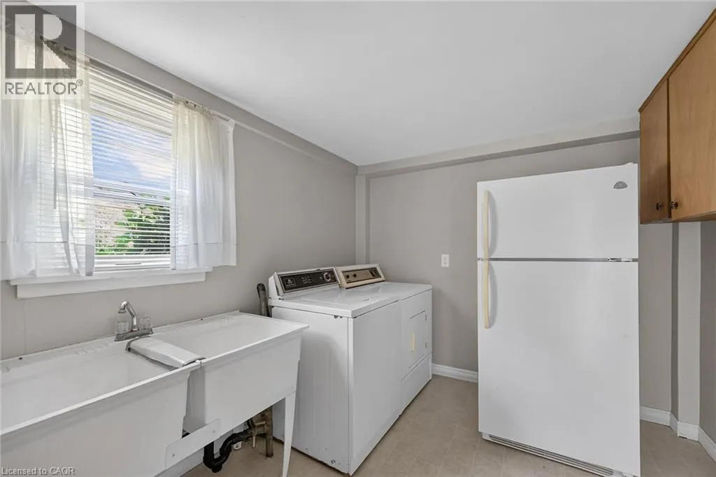 833 LYNN VALLEY Road