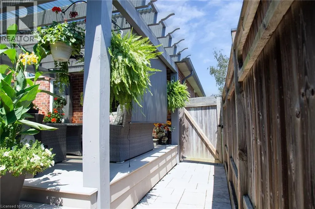 72 WILLOWDALE Crescent