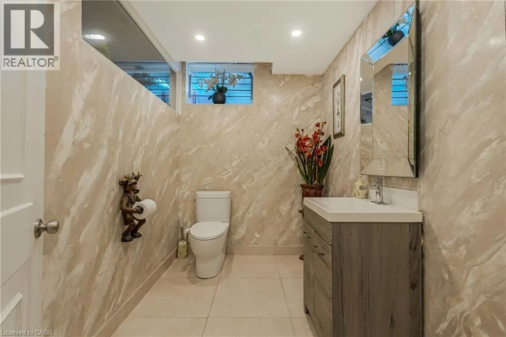 351 HIGHLAND Road W
