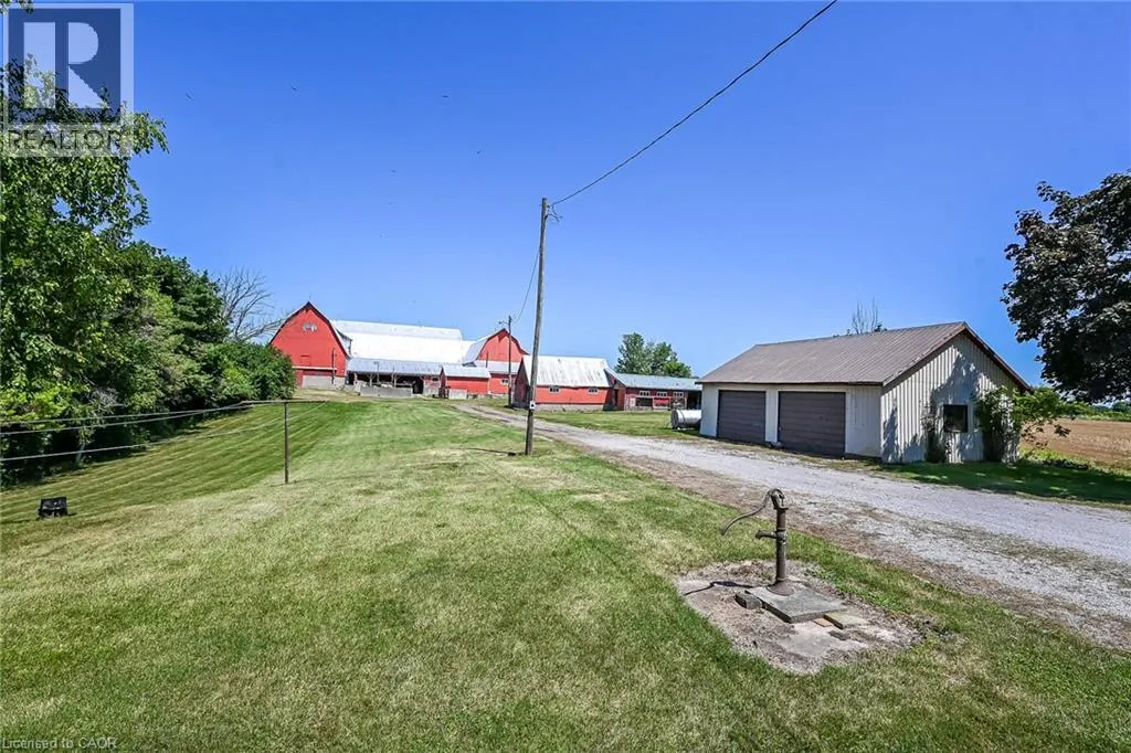 833 LYNN VALLEY Road