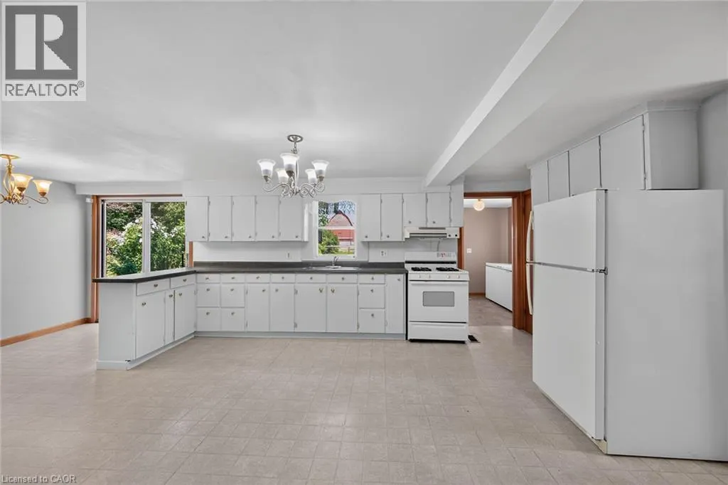833 LYNN VALLEY Road
