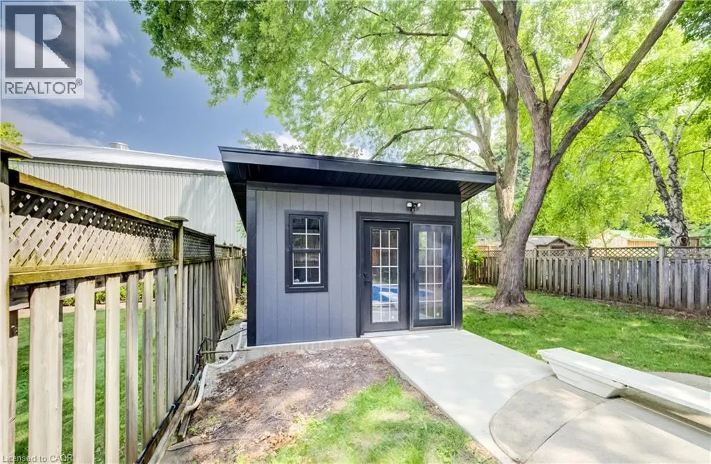 34 MOORE Avenue N