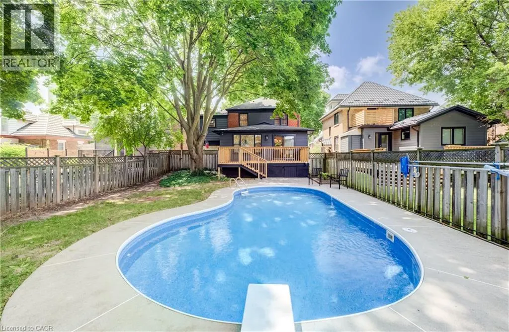 34 MOORE Avenue N