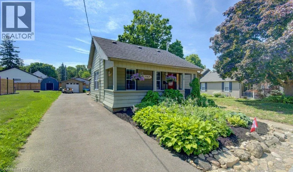 4 WELLINGTON Street