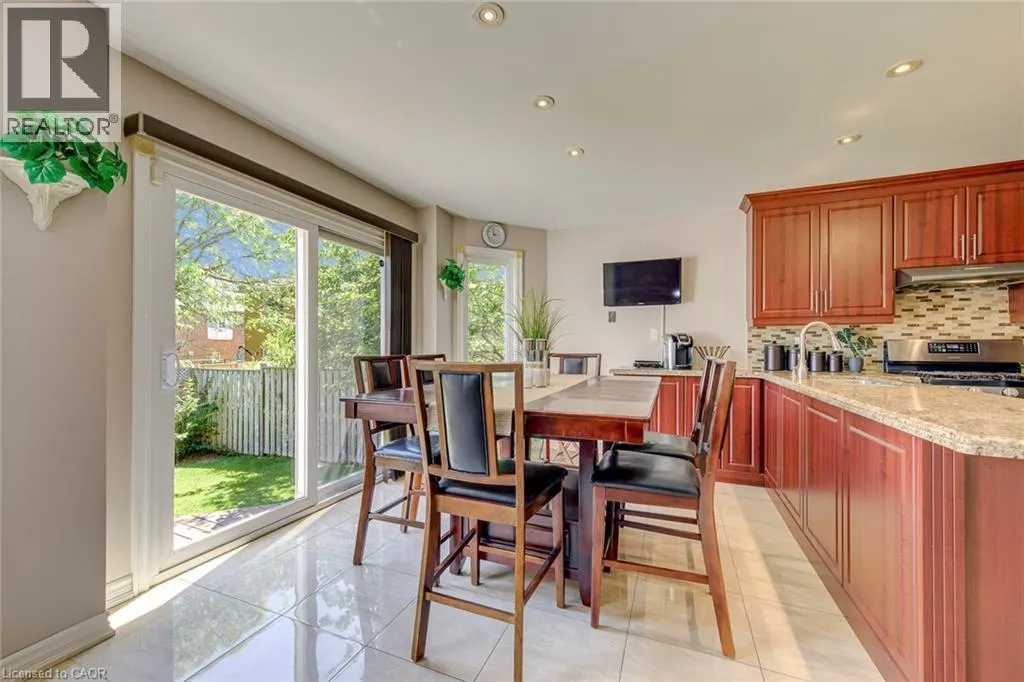 2442 WYNTEN Way