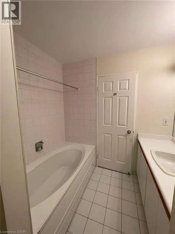 2511 LAKESHORE Road W Unit# 216 #216