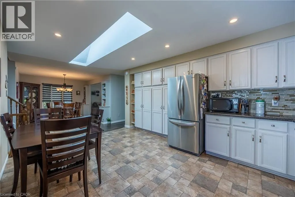 307 ORKNEY Street W