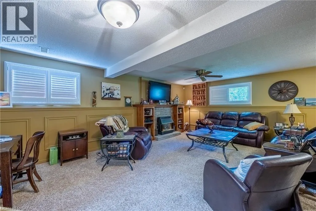 307 ORKNEY Street W