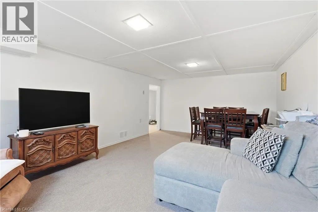 10 TAYLOR Crescent