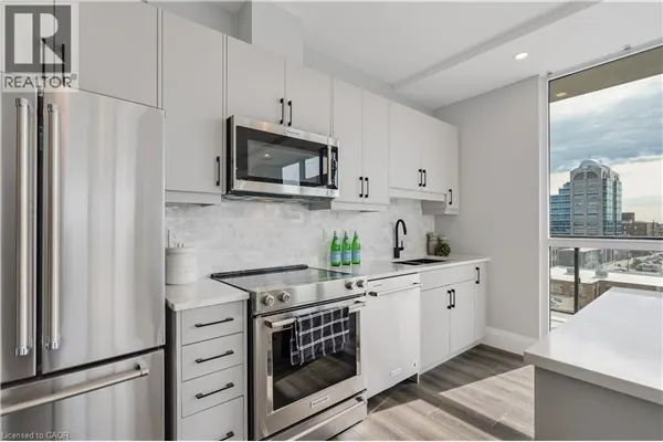 60 CHARLES Street W Unit# 705