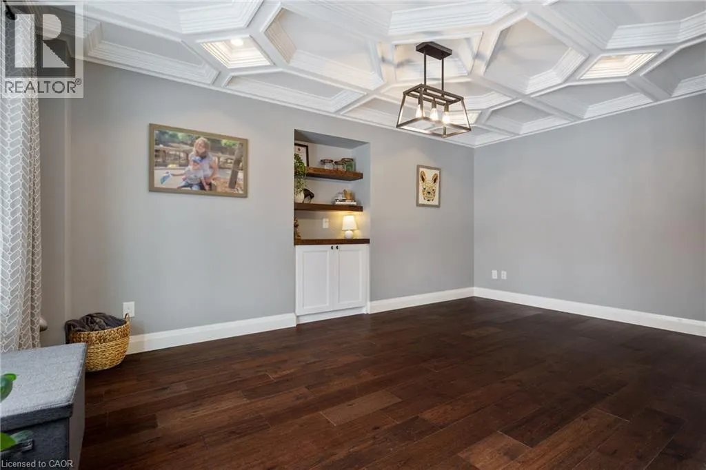 213 FELLOWES Crescent