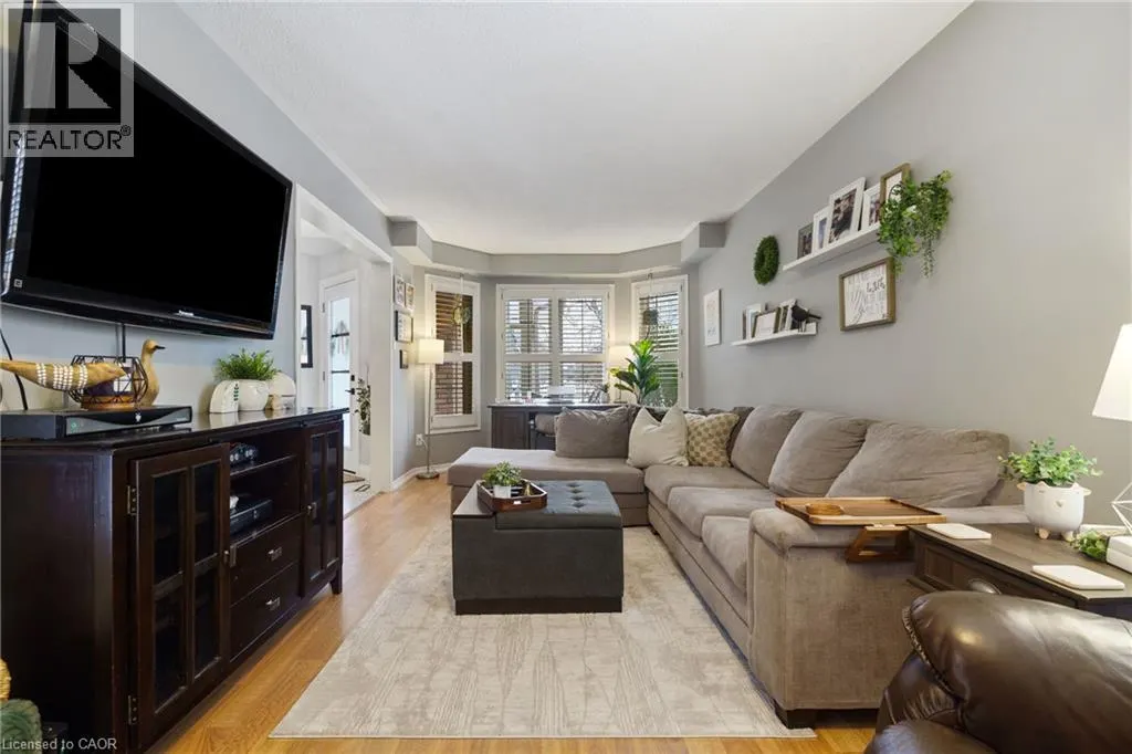 213 FELLOWES Crescent