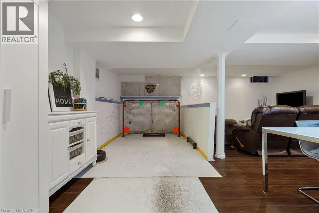 213 FELLOWES Crescent