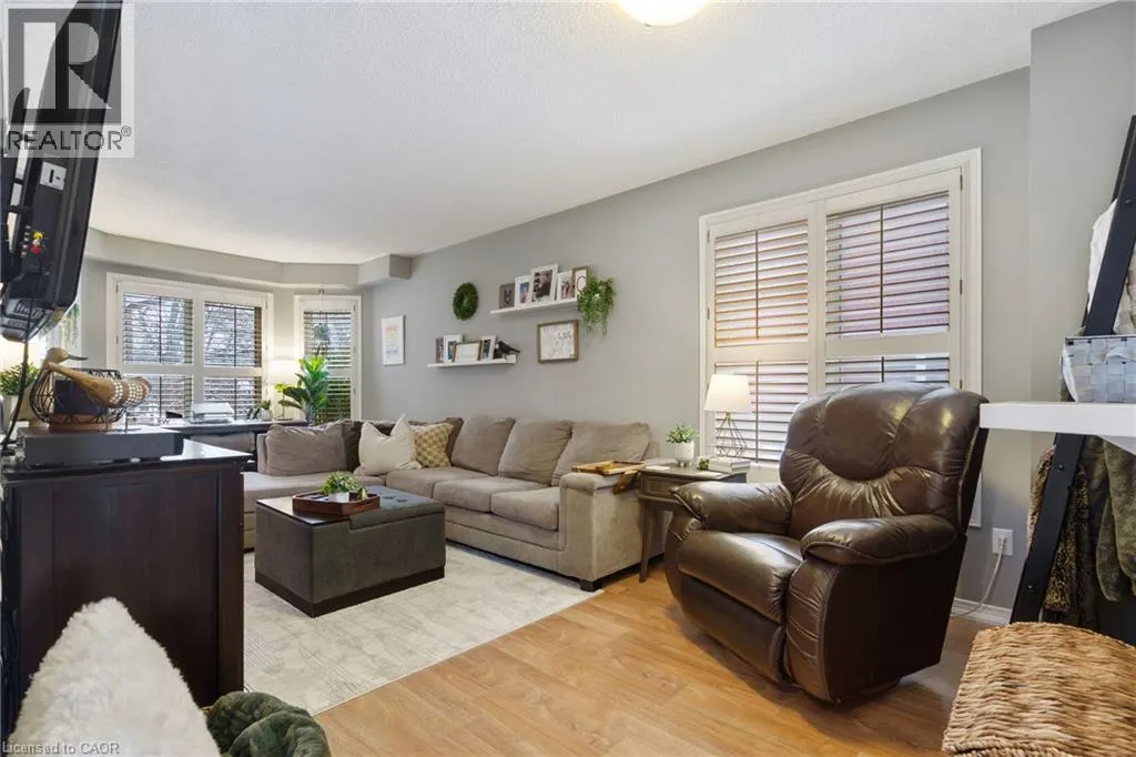 213 FELLOWES Crescent
