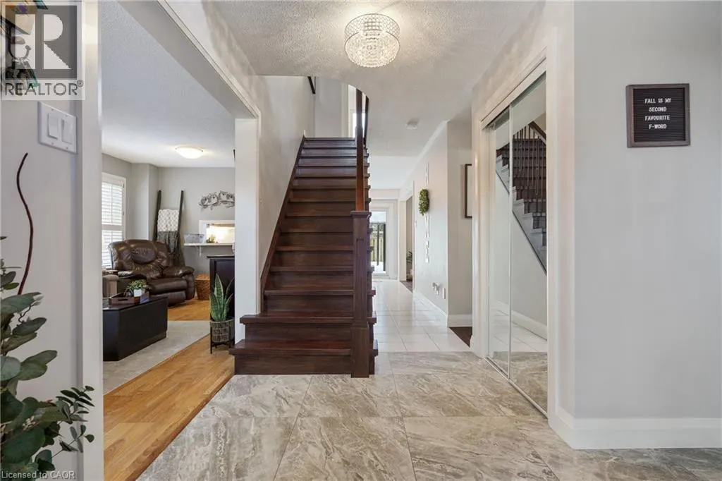 213 FELLOWES Crescent