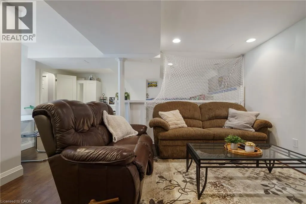 213 FELLOWES Crescent