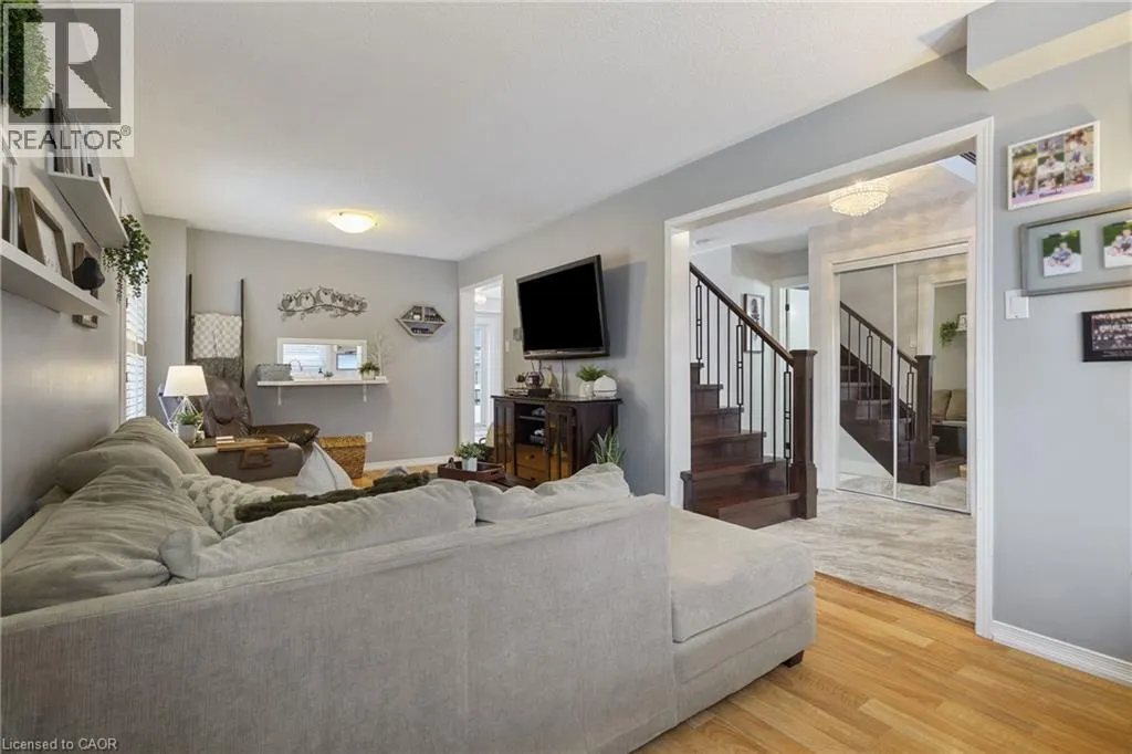 213 FELLOWES Crescent