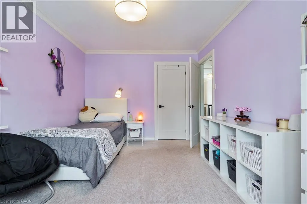 213 FELLOWES Crescent