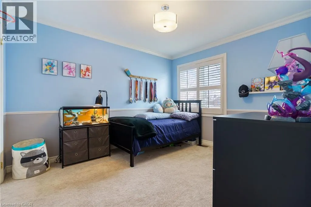 213 FELLOWES Crescent