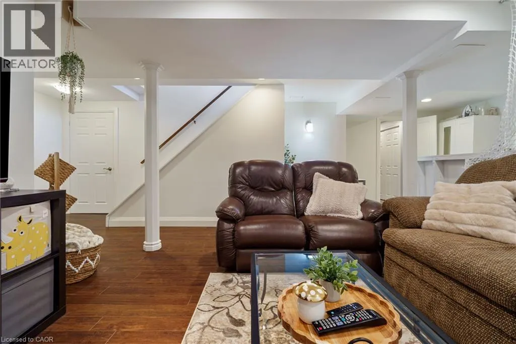 213 FELLOWES Crescent