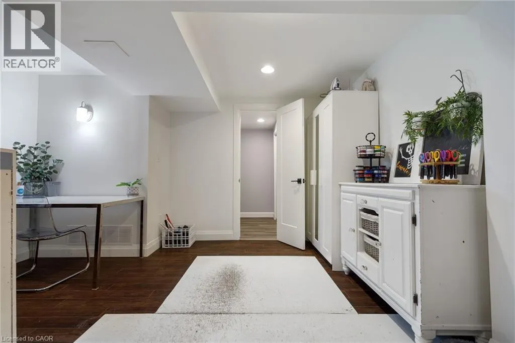 213 FELLOWES Crescent