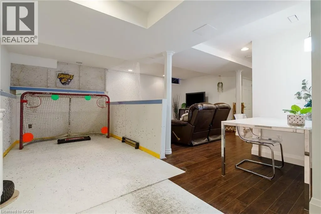 213 FELLOWES Crescent