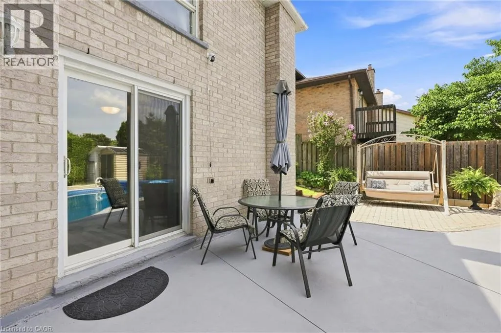 30 TWINOAKS Crescent