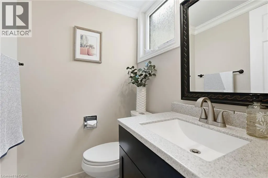 30 TWINOAKS Crescent