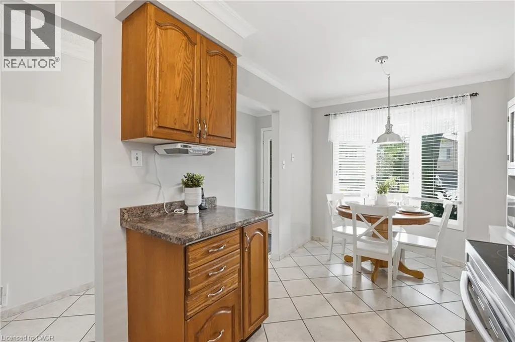 30 TWINOAKS Crescent