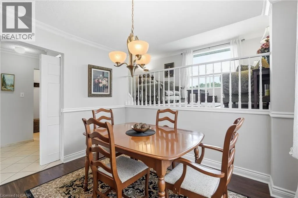 30 TWINOAKS Crescent