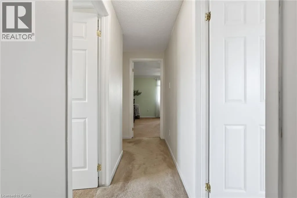 30 TWINOAKS Crescent