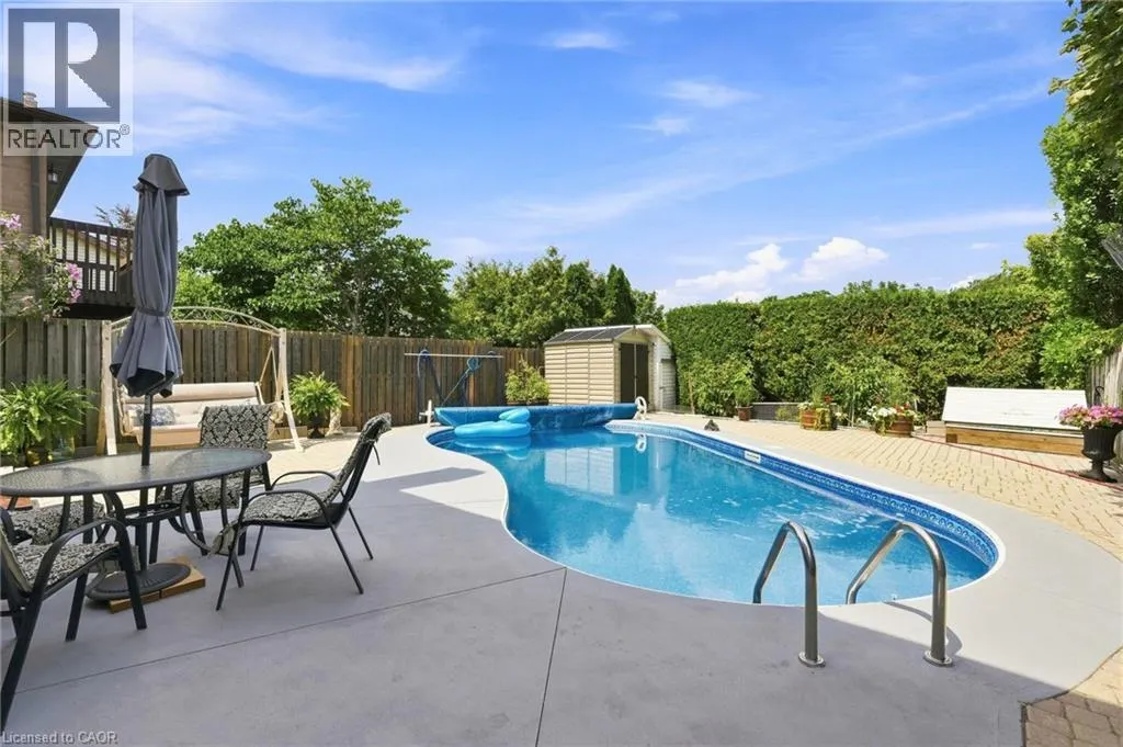 30 TWINOAKS Crescent