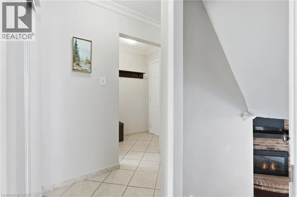 30 TWINOAKS Crescent