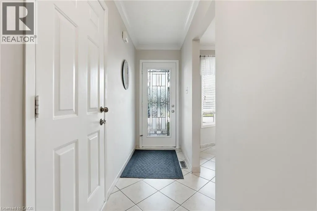 30 TWINOAKS Crescent
