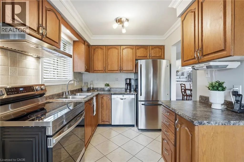 30 TWINOAKS Crescent