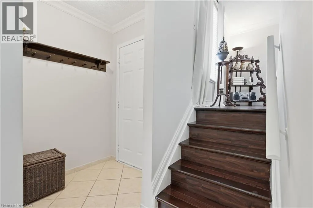 30 TWINOAKS Crescent