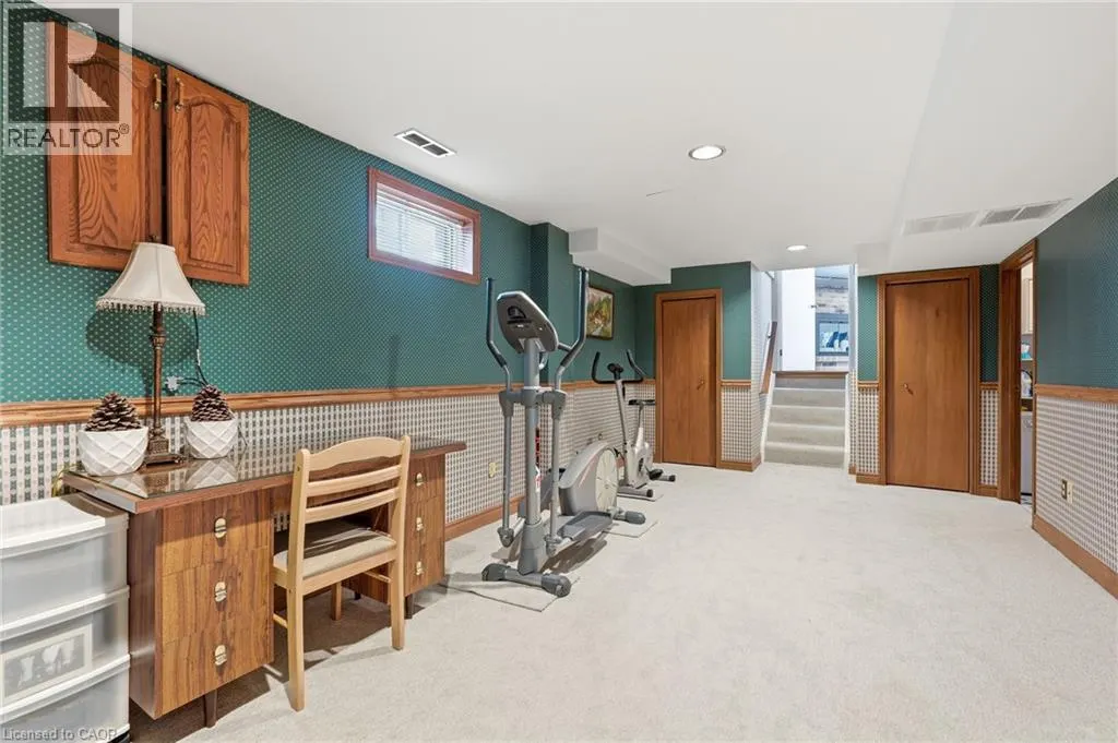 30 TWINOAKS Crescent