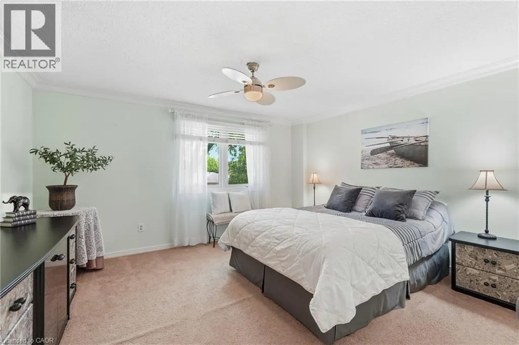 30 TWINOAKS Crescent