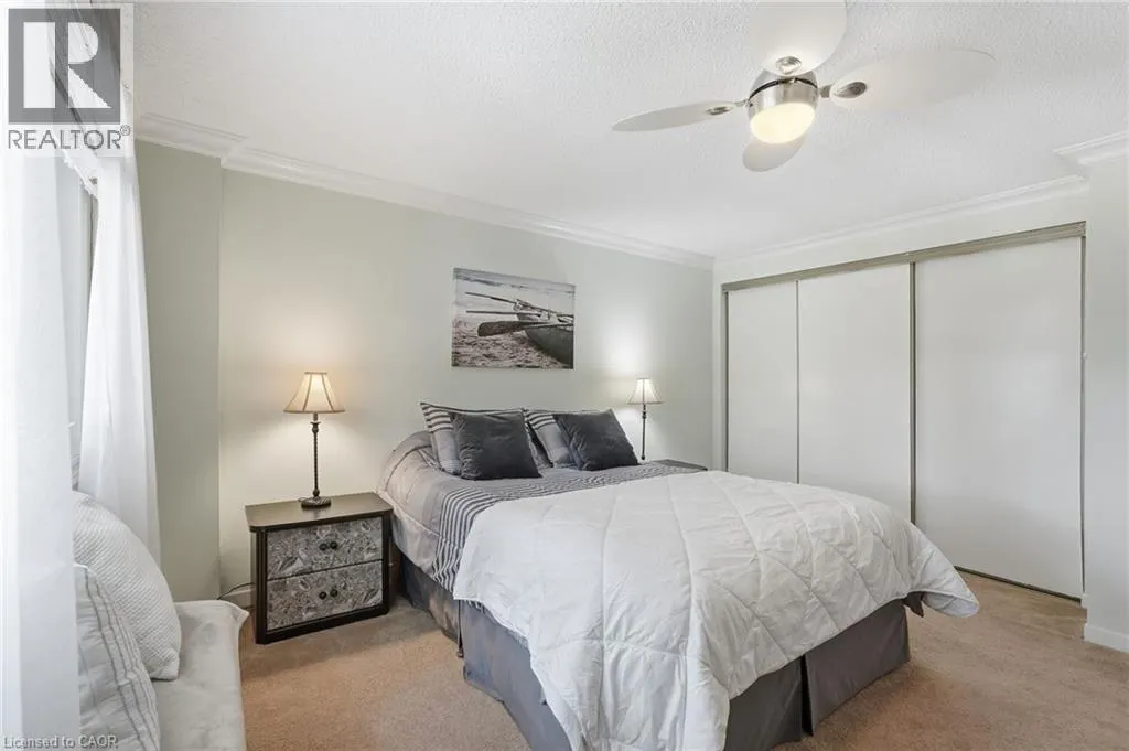 30 TWINOAKS Crescent