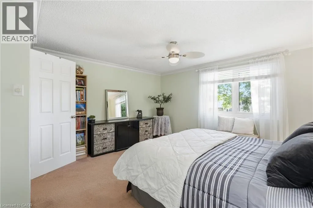 30 TWINOAKS Crescent