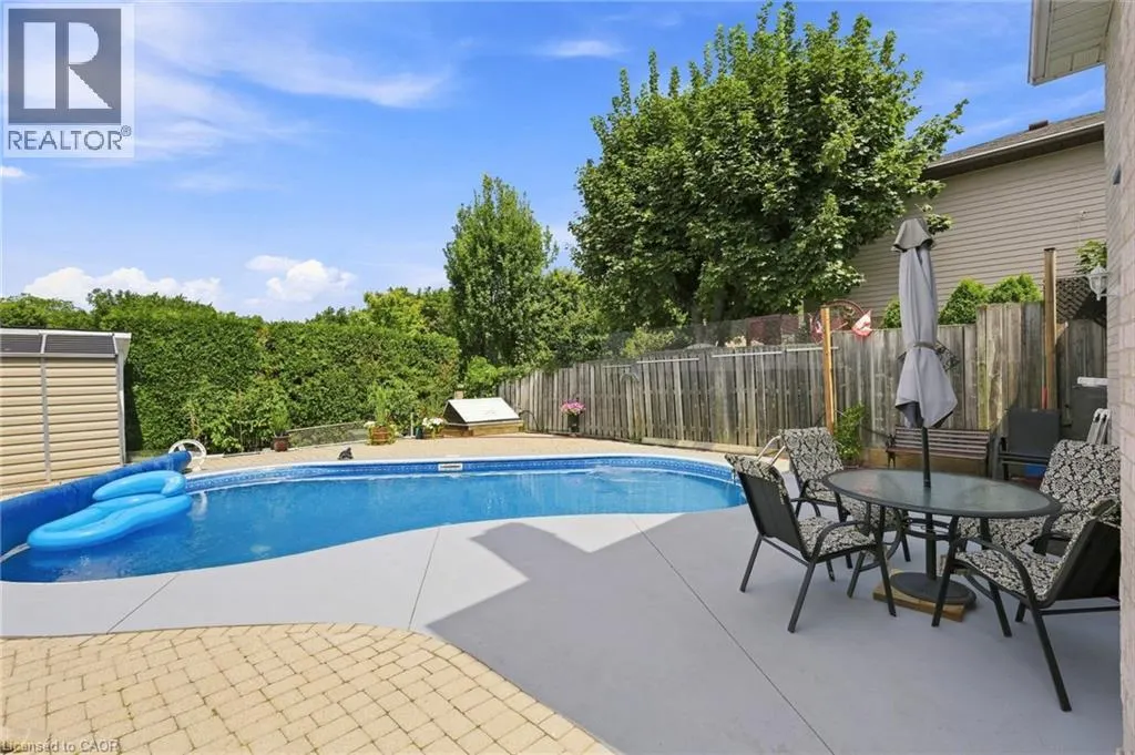30 TWINOAKS Crescent