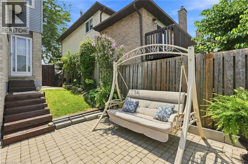 30 TWINOAKS Crescent