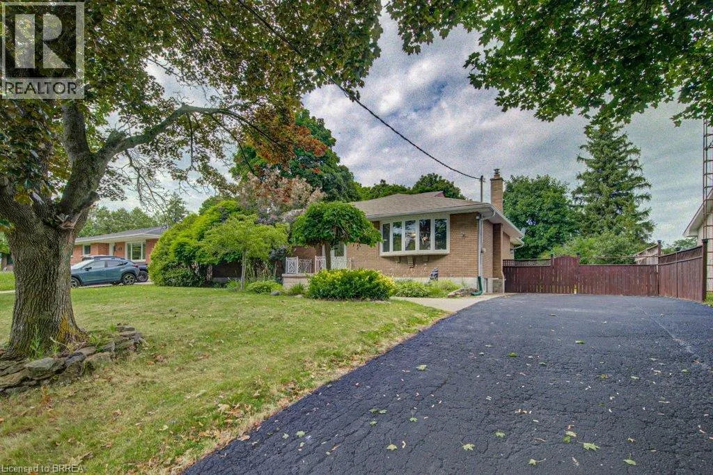 6 BAYLY Drive