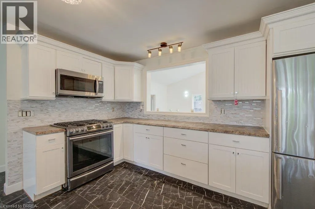 6 BAYLY Drive