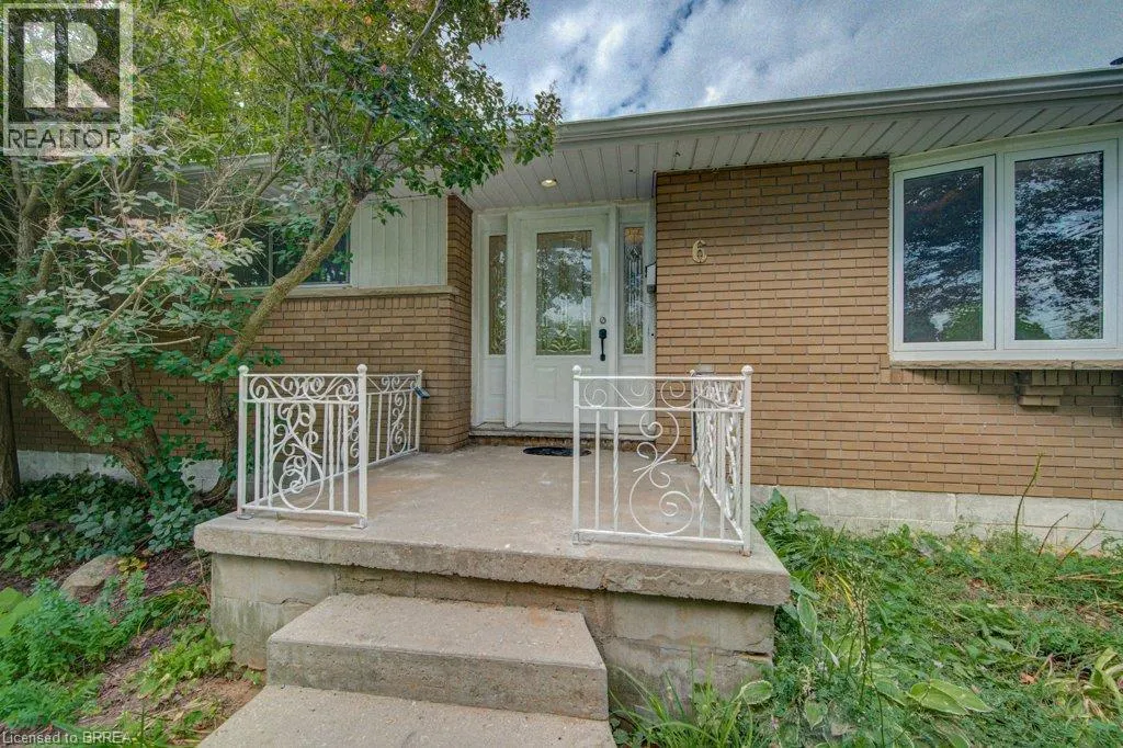 6 BAYLY Drive