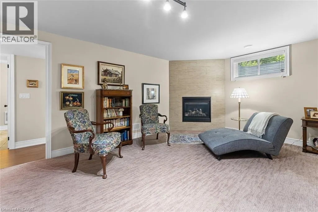 6 CREEKSIDE Drive