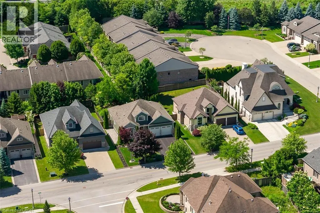 6 CREEKSIDE Drive