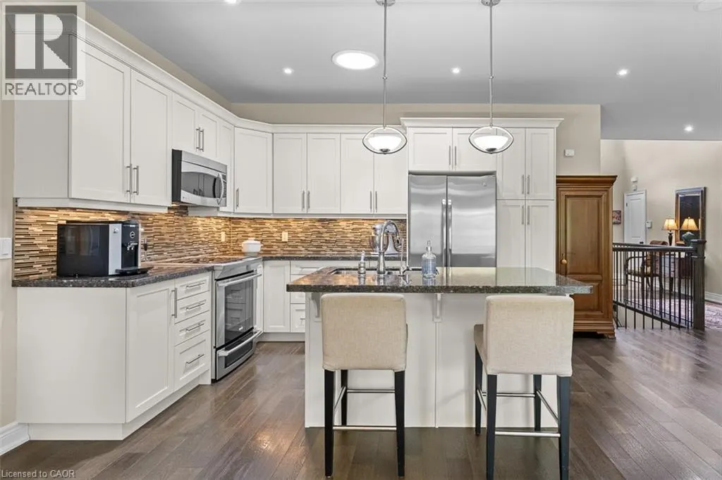 6 CREEKSIDE Drive