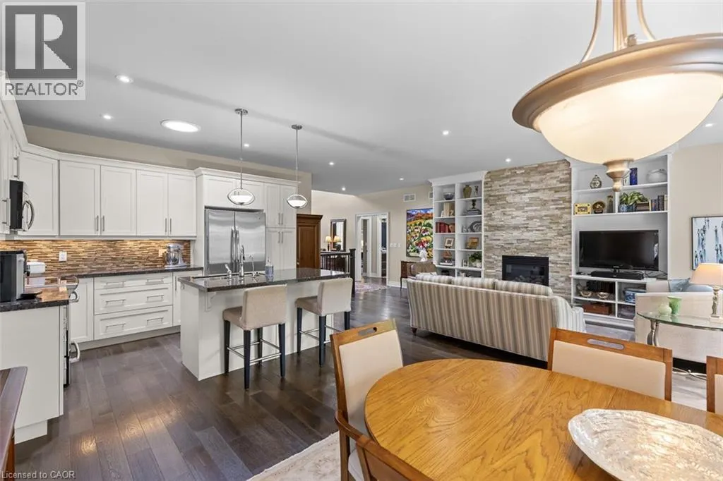 6 CREEKSIDE Drive